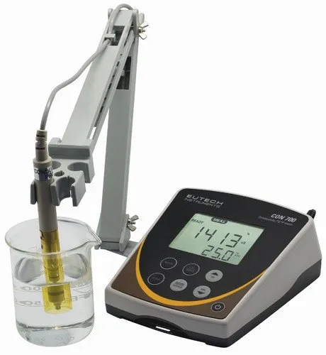 EUTECH CON 700 CONDUCTIVITY /TDS  METER BENCH MODEL